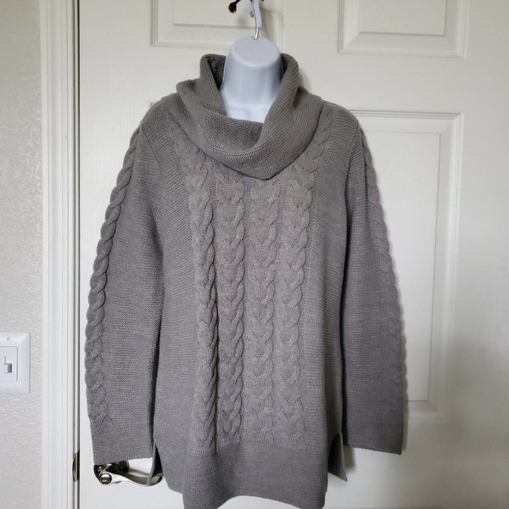 Cable knit turtle neck sweat